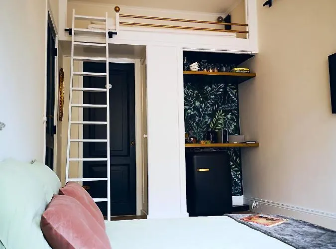 Luxurious Studio In Monumental Warehouse شقة *